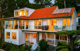 42 Rangiwai Road, Titirangi