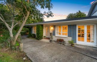 2/220 East Coast Road, Forrest Hill