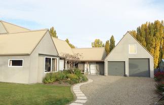 70 Kingston Street, Albert Town