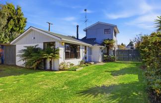 20 Queens Avenue, Waikuku Beach