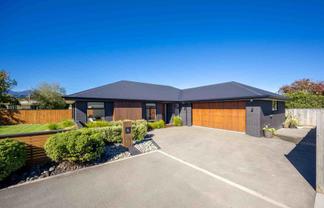 16 Thomas Way, Brightwater