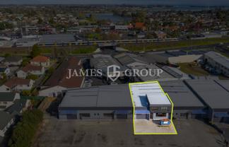 Functional 270m² Warehouse with Dual Access