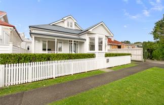 35 Renfrew Avenue, Sandringham