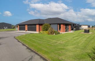 24 Chatham Rise, Seaward Bush