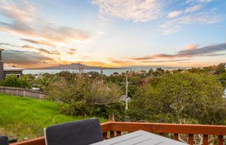 33 Peter Terrace, Castor Bay