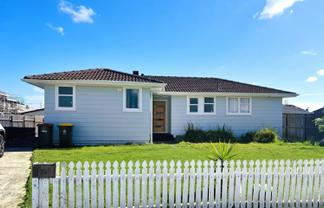 26 Courtenay Crescent, Mangere East