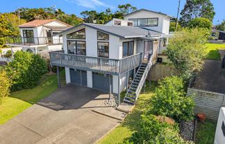 57 John Dee Crescent, Red Beach