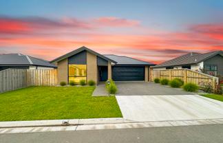 16 Mehrtens Crescent, Ravenswood