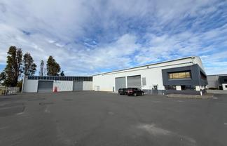 Low-Cost Warehousing with Large Yard