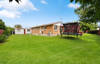 33 Garden Heights Avenue, Glenview