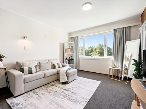 2/18 Agra Crescent, Khandallah