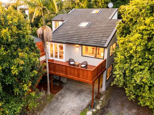 2/24 Wisteria Way, Mairangi Bay