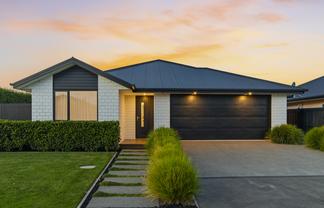 71 Sunline Avenue, Lincoln