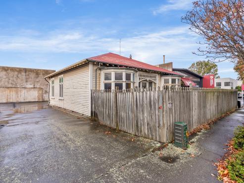 316 Wilsons Road North, Waltham