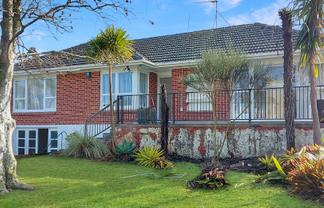 72 Tiriroa Ave, Te Atatu South