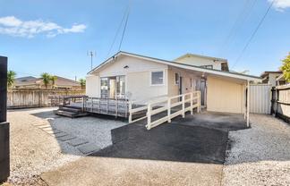 1/137 Centreway Road, Orewa