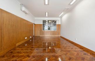 $395 PER WEEK INCLUDING TWO CAR PARKS
