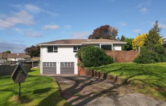 25 Hodgkins Street, Pukehangi