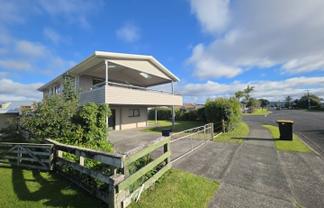 301 Ocean Road, Whangamata