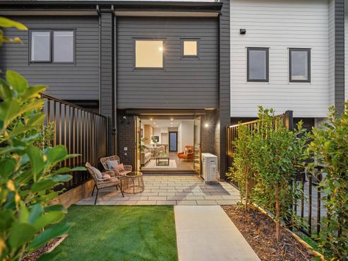 3/3 Firebrick Way, Hobsonville