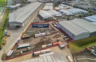 Sought after secure Mount yard space!