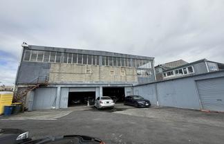 INDUSTRIAL WITH SHOWROOM
