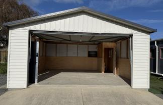 Ideal tradie space in Hinemoa Street