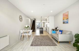 27/4 Stables Lane, Silverdale