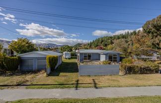 7 Hopkins Street, Luggate