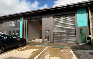 Warehouse with Ocean Views in Lyall Bay 