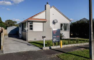 27 Savage Crescent, West End