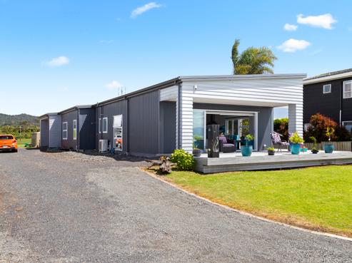 877 East Coast Road, Kaiaua