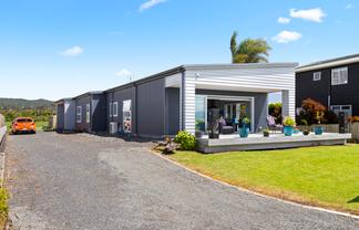 877 East Coast Road, Kaiaua