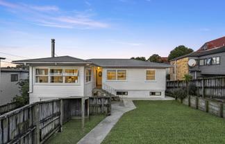 1/5 Woodall Place, Totara Vale