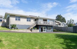 8 Lorna Place, Brookfield