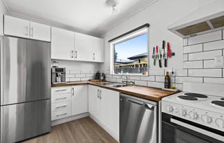 605 Maddison Street, Akina