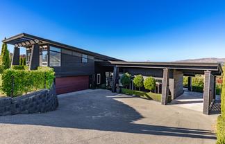 105 Marlborough Ridge Drive, Fairhall