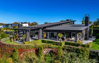 105 Marlborough Ridge Drive, Fairhall