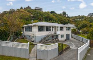 11 Tweed Road, Papakowhai