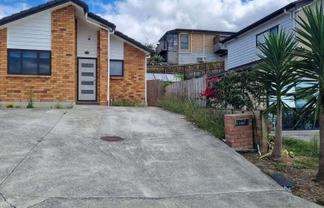 21A Bangla Place, Massey