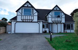 27 College Dr, Paraparaumu