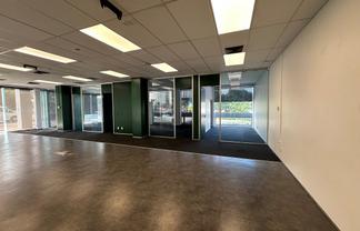 Fully Fitted Central Manukau Tenancy 