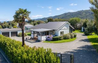 2 Orion Way, Featherston