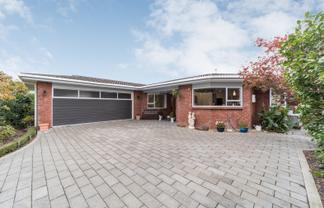 98 John F Kennedy Drive, Milson
