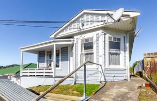 25 Hall Street, Newtown