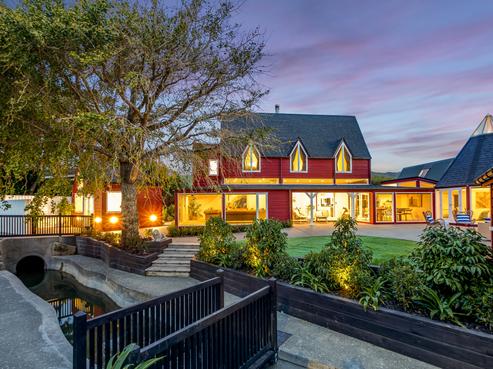 64 Kings Crescent, Central Hutt