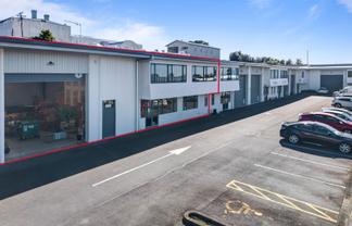 Quality office/warehouse unit