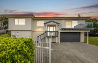 22 Whangaparaoa Road, Red Beach