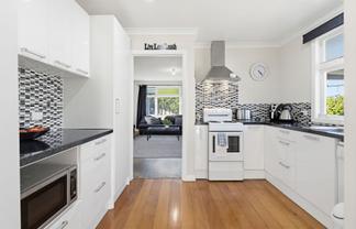 32 Botanical Road, Takaro