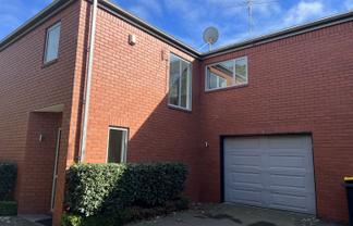 15B Grove Road, Addington